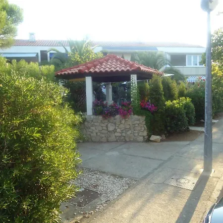 Apartmani Dunja I Tina Gajcu Novalja Exterior foto